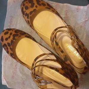 Cheetah print Flat Shoe, Straps around the ankle, Zips in the back, Size 8 1/2
